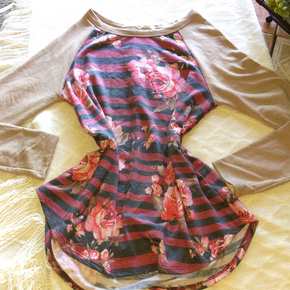 Gorgeous floral stripe top.